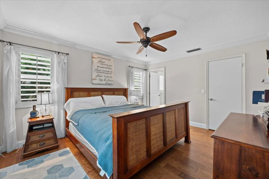 Photo of 443 Beacon Street