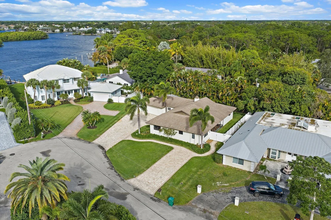Photo of 348 River Drive