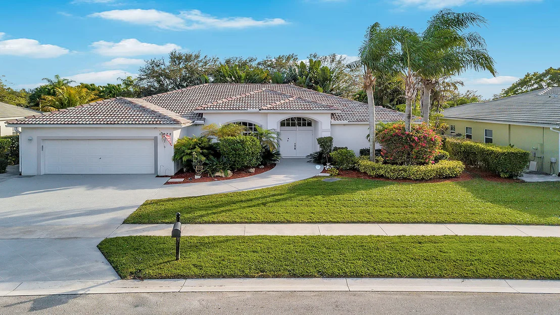 Photo of 11272 Edgewater Circle