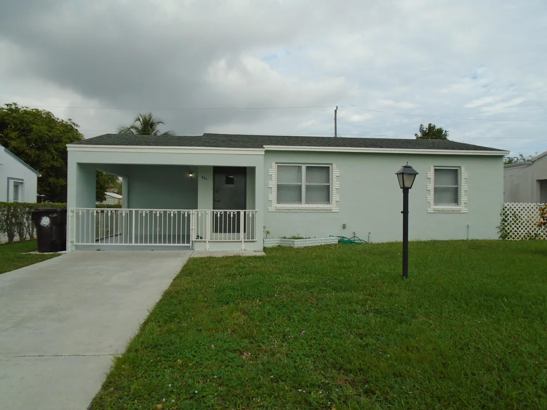 Photo of 831 El Prado