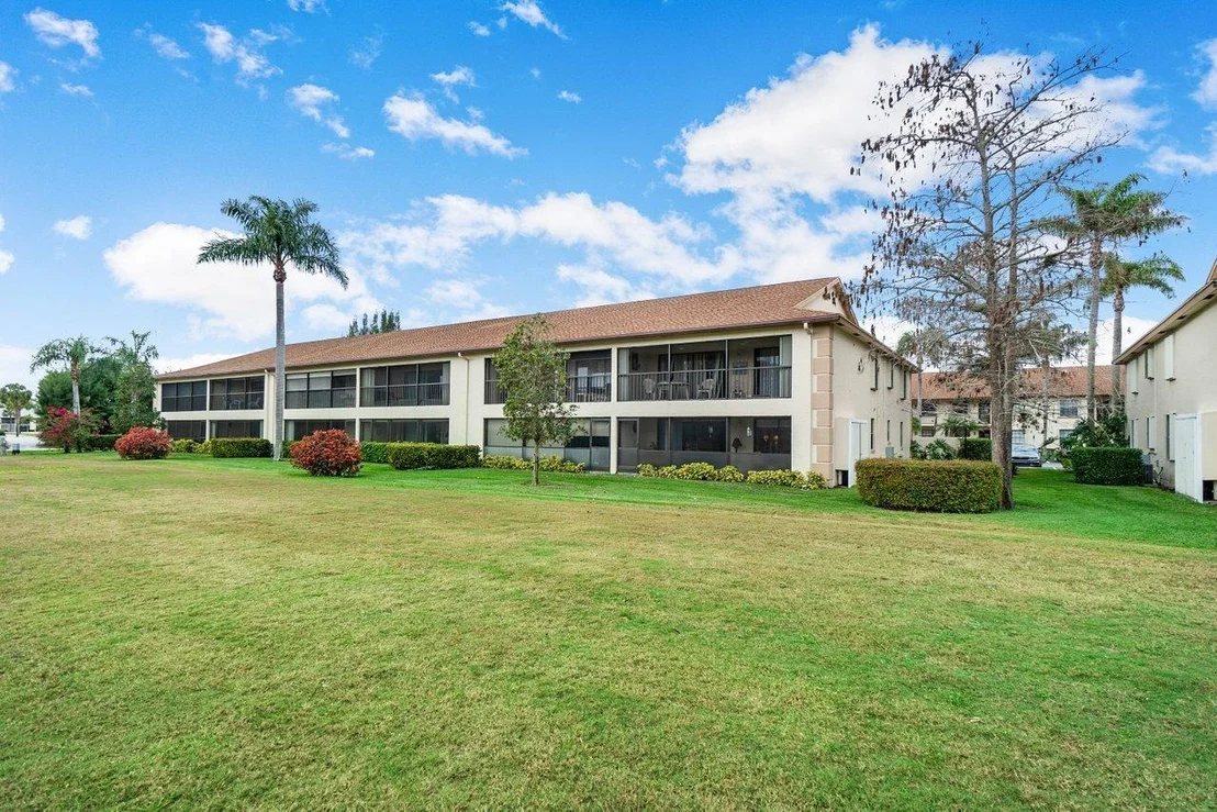 Photo of Unit A at 1501 Pinecrest Circle