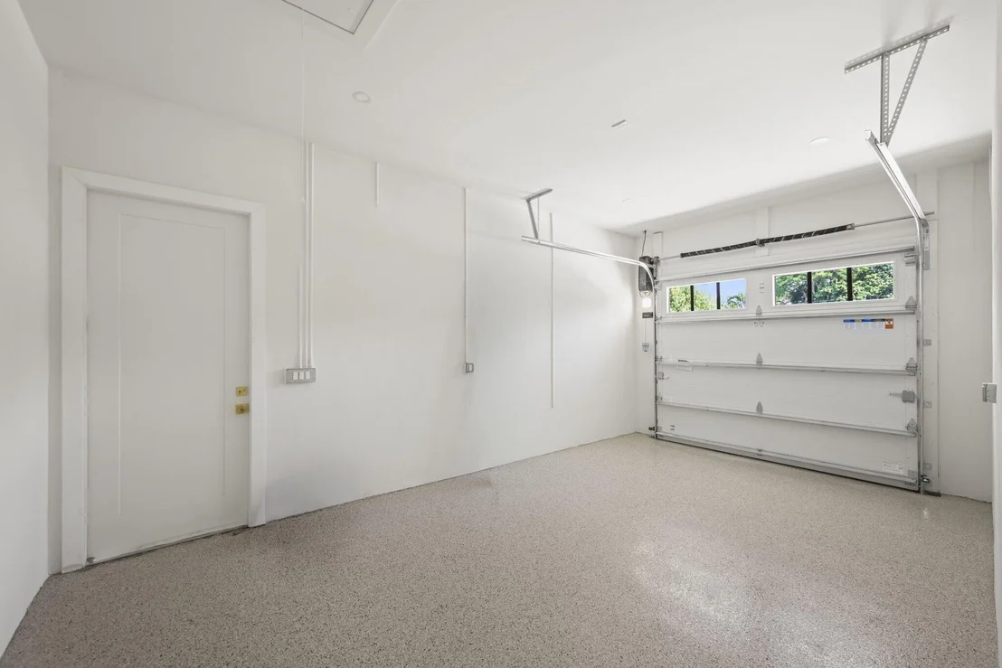 Photo of 2384 WINDSOR Road