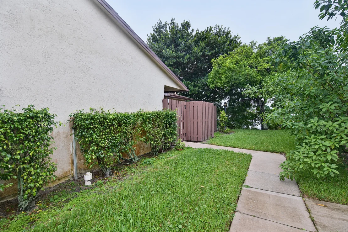 Photo of Unit B at 3402 WATERVIEW Circle