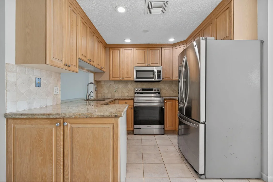 Photo of 130 Lakeside Circle