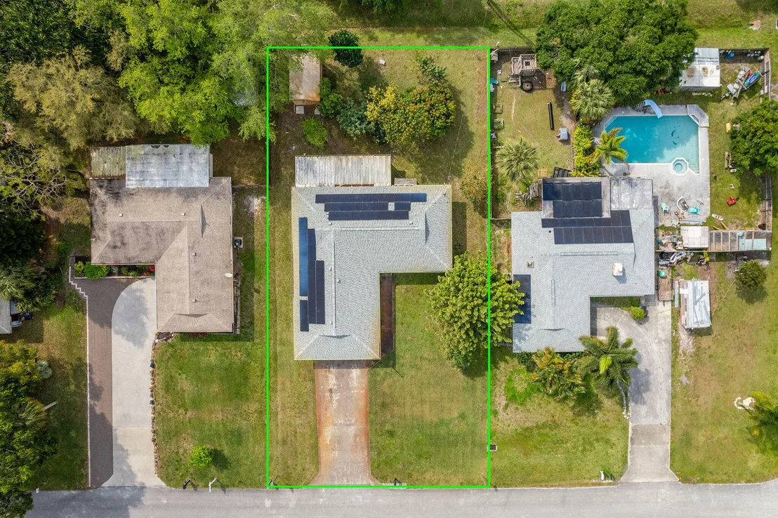 Photo of 8005 Lakeside Way