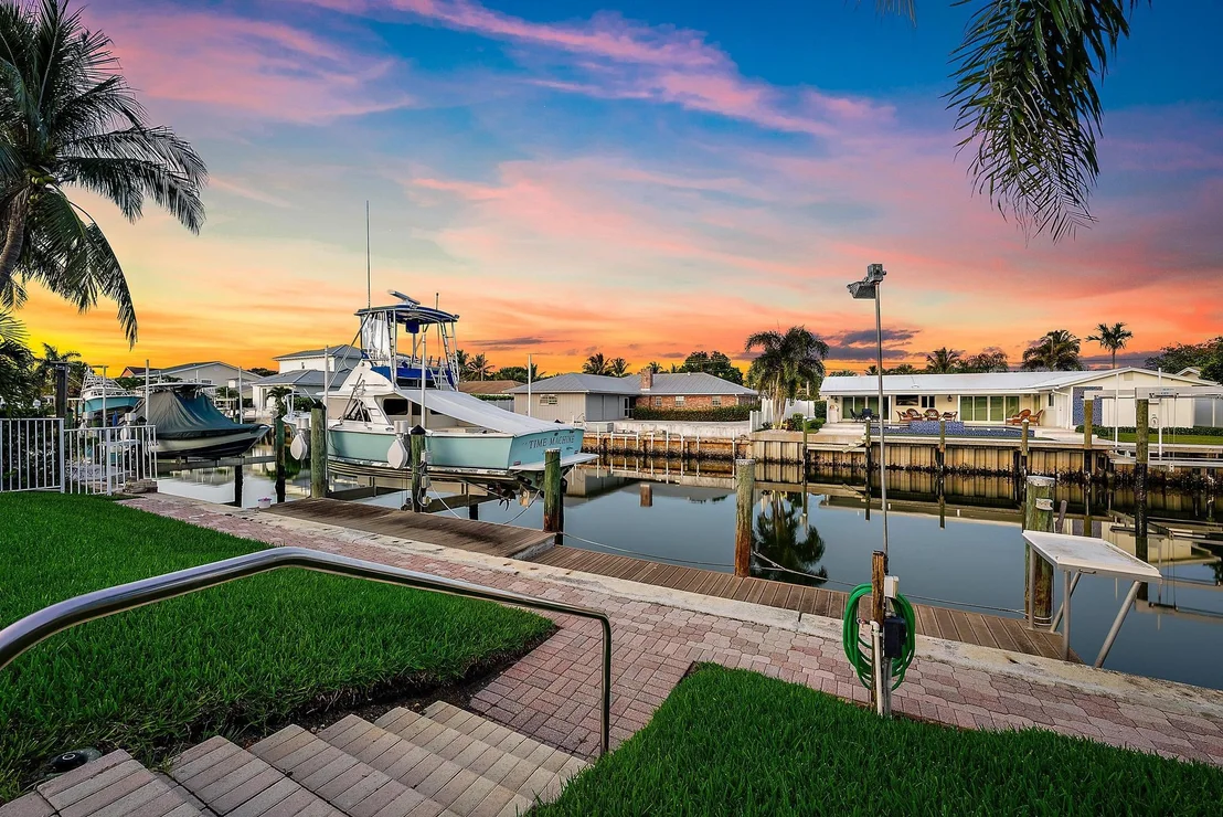 Photo of 925 Dolphin Drive