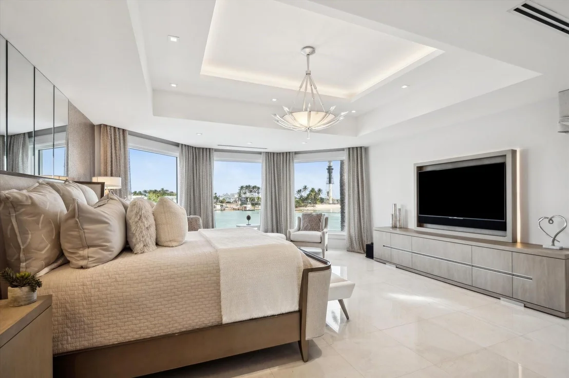 Photo of 2400 Bay Drive