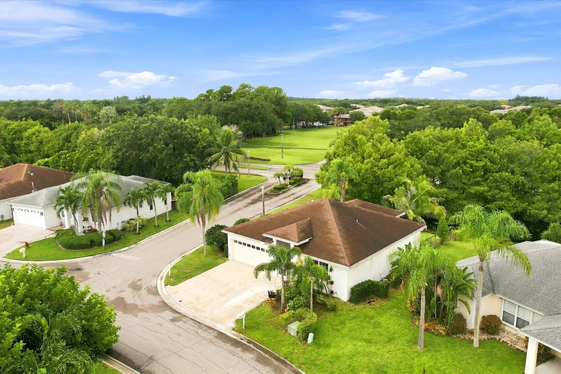 Photo of 1490 Fairway Circle