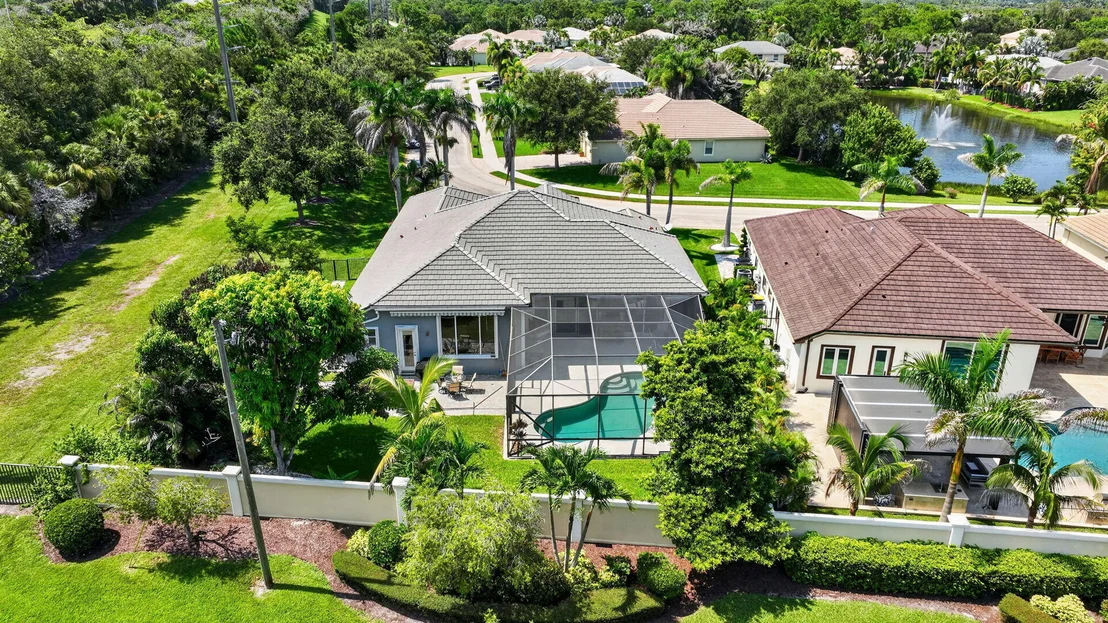 Photo of 755 SW RIVER BEND Circle