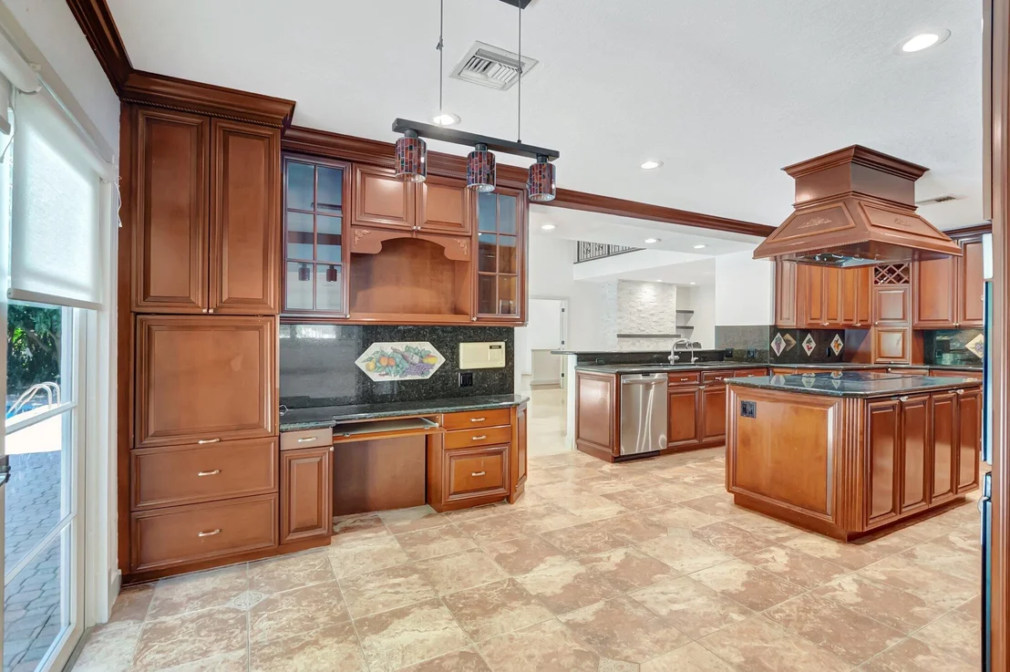 Photo of 930 N Parkside Cir Circle N
