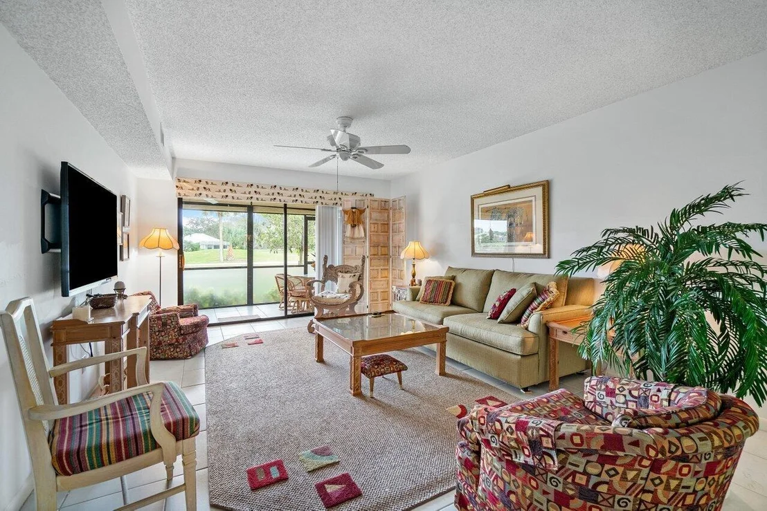 Photo of Unit A at 1501 Pinecrest Circle