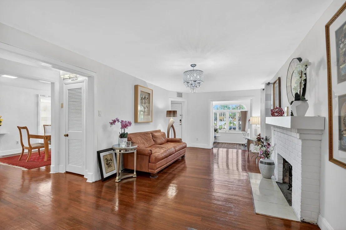 Photo of 328 Monroe Drive