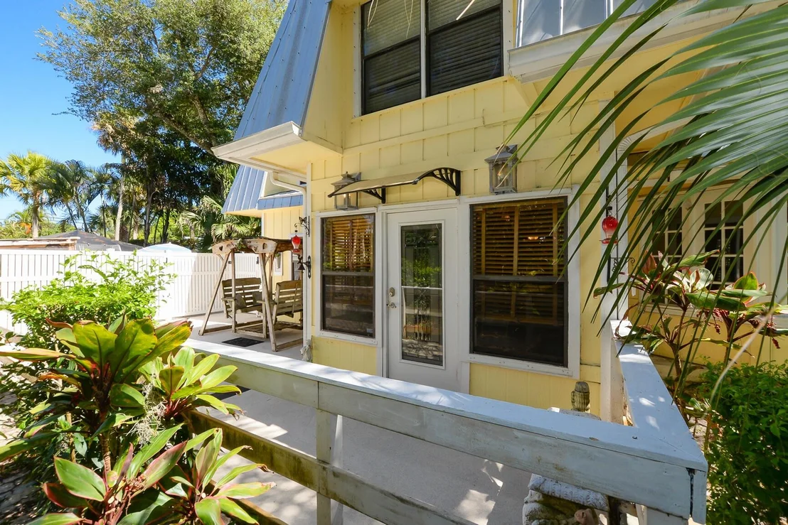 Photo of 576 SW Rustic Circle