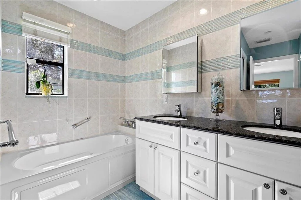 Photo of 901 Alamanda Drive