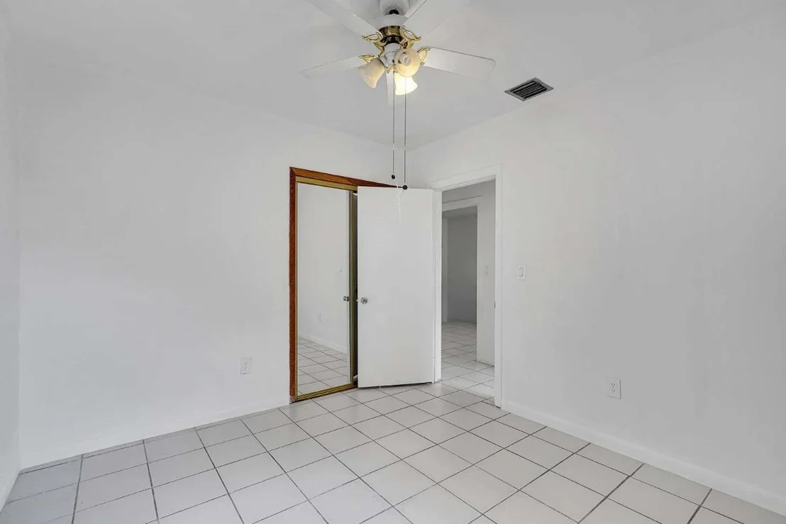 Photo of 415 Flagami Boulevard