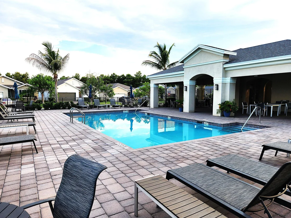 Photo of 2841 NE BREEZEWAY Circle