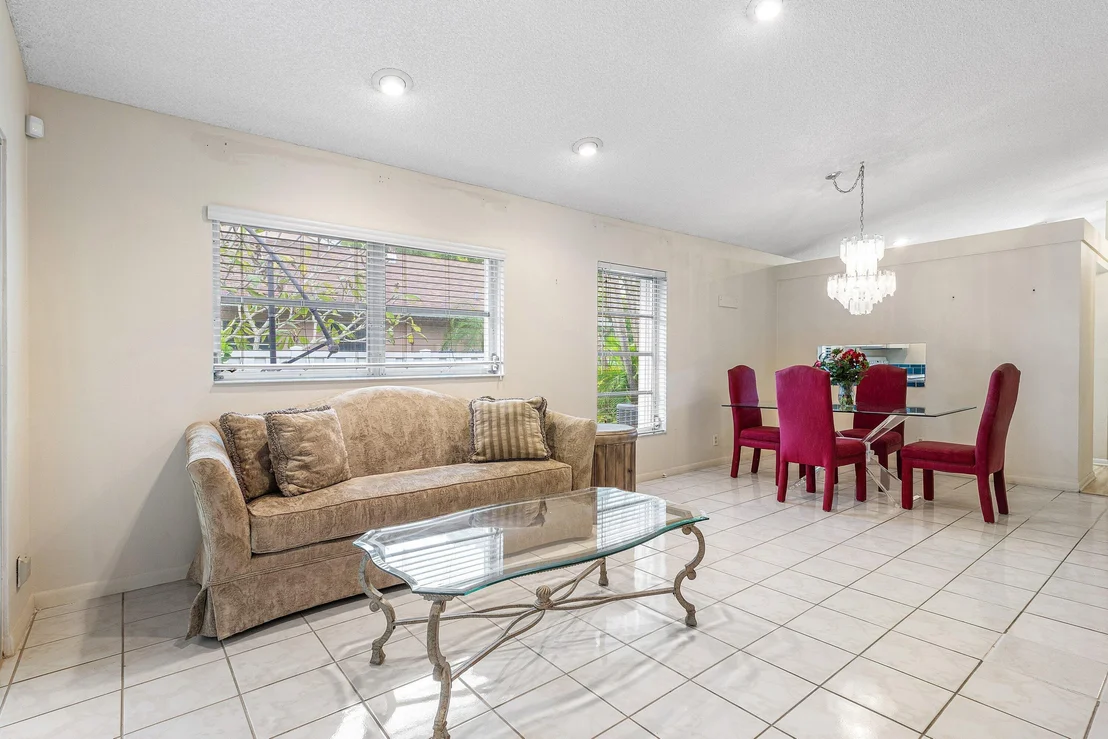 Photo of Unit D at 8077 Springtree Road