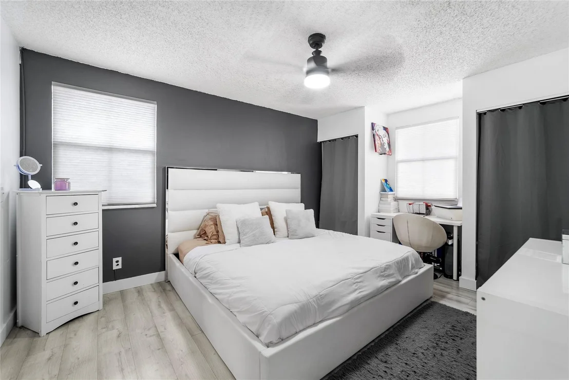 Photo of 6652 Bayfront Drive