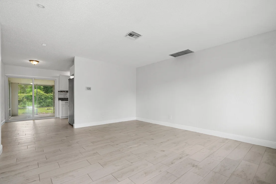 Photo of 6505 Deleon Avenue