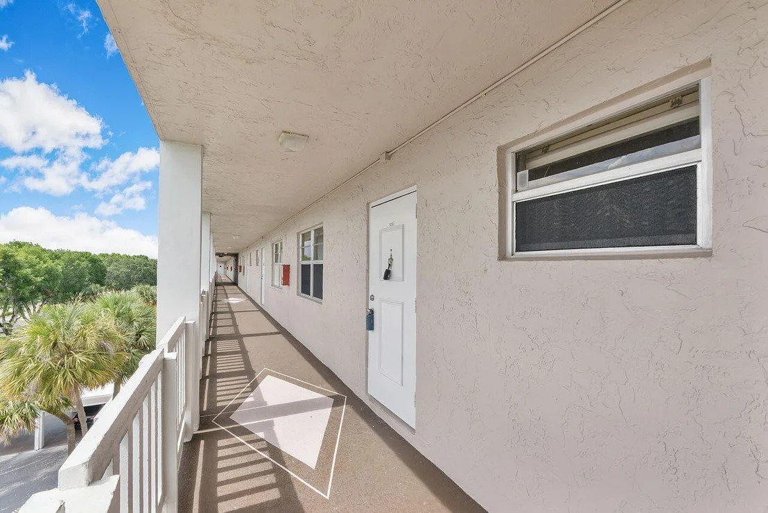 Photo of Unit 508 at 1075 RIVERSIDE Drive