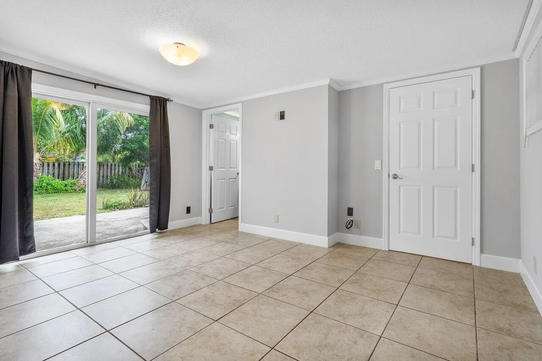 Photo of 403 W Whitney Drive