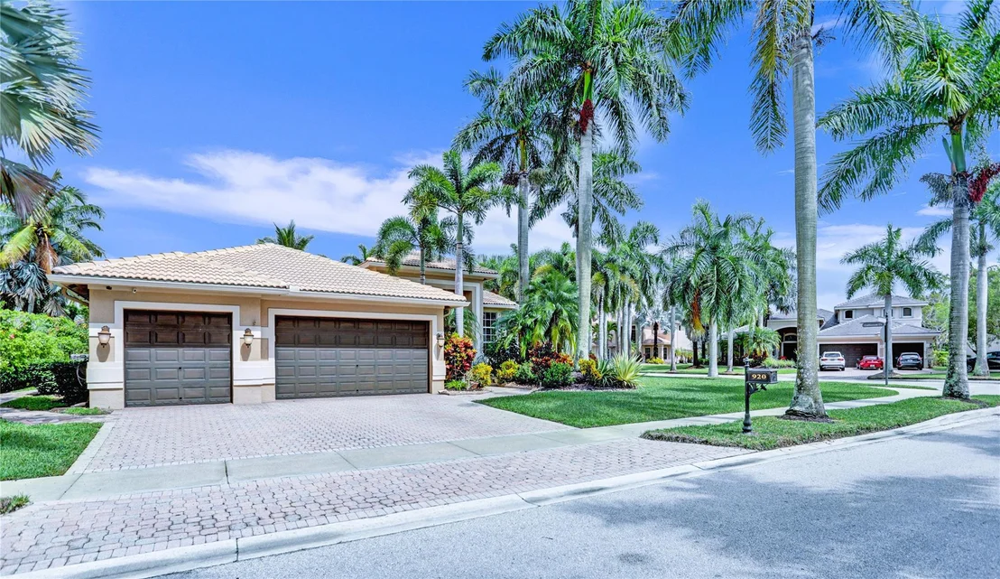 Photo of 920 Tradewinds Bend