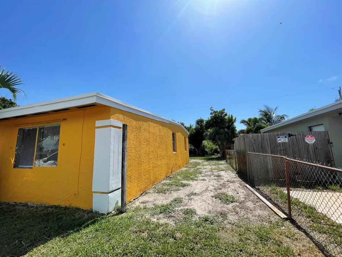 Photo of 3690 Seacrest Boulevard