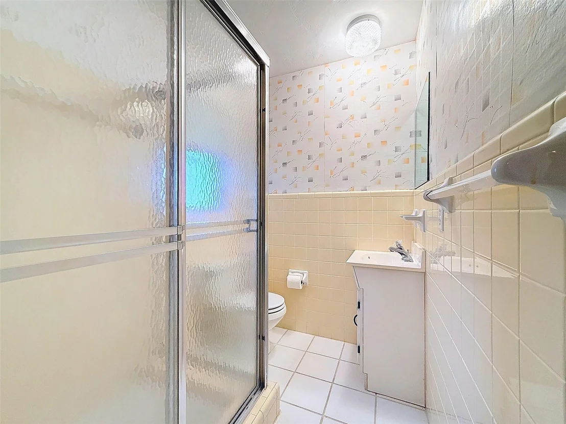 Photo of 2880 NE 45th Street