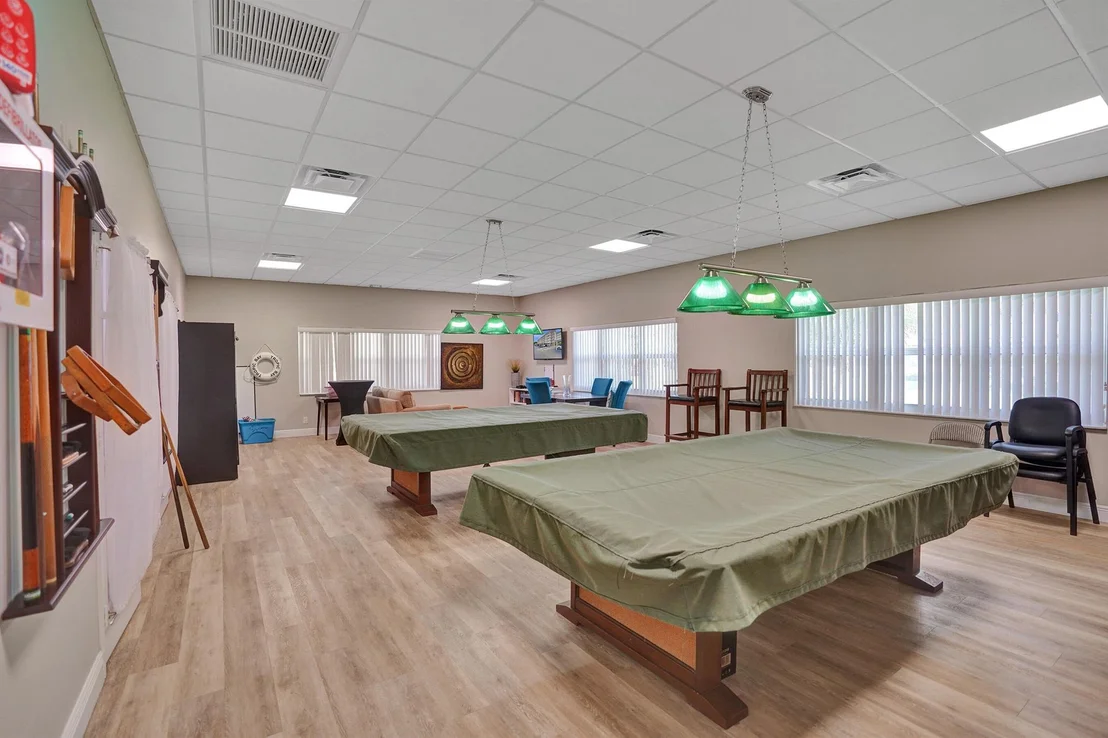 Photo of Unit UNIT405 at 2829 Florida Boulevard