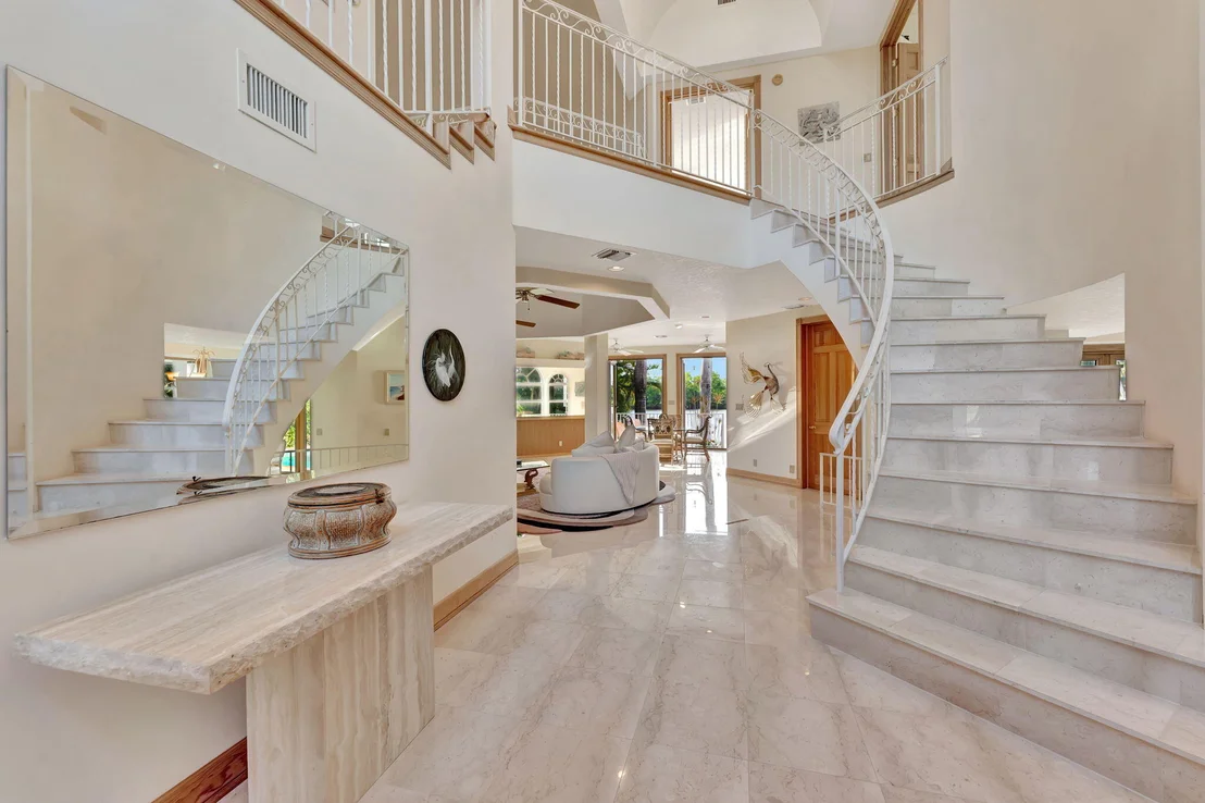 Photo of 2505 N Riverside Drive