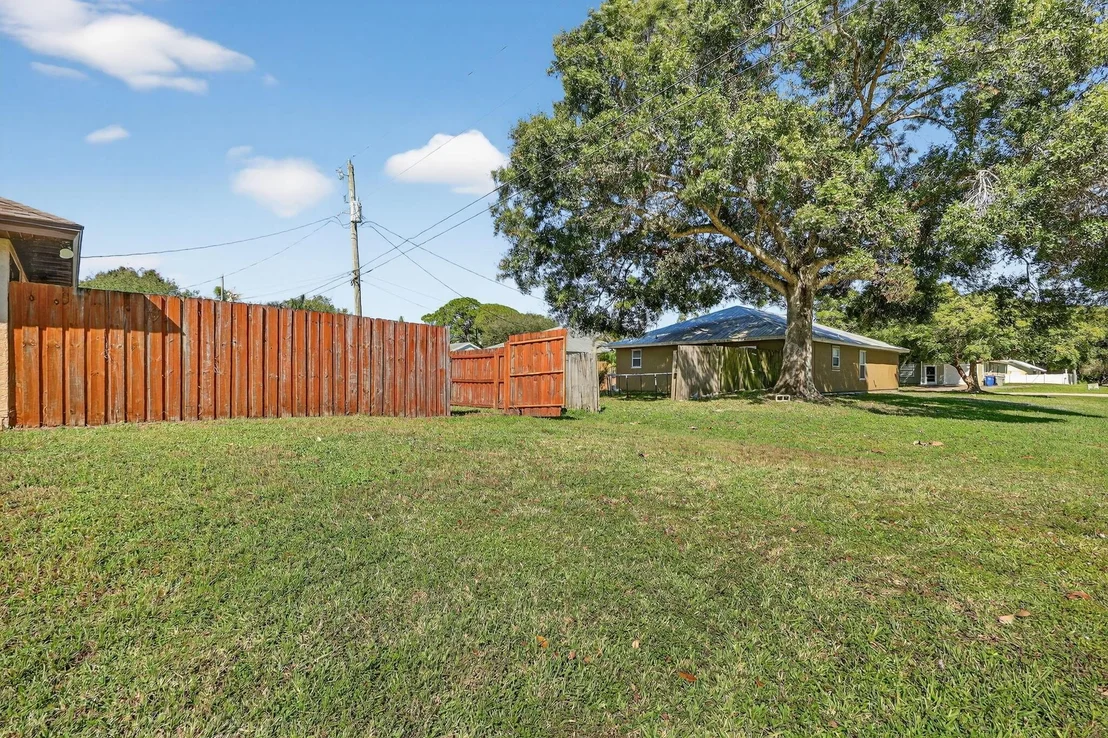 Photo of 2906 1st Road