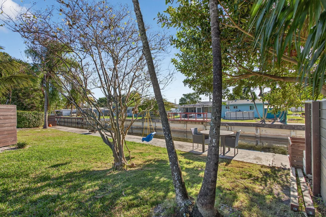 Photo of 1530 W River Drive
