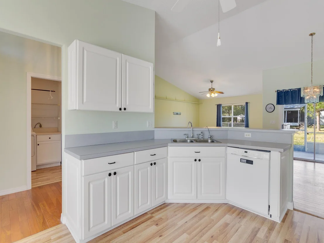 Photo of 825 Landsdowne Drive