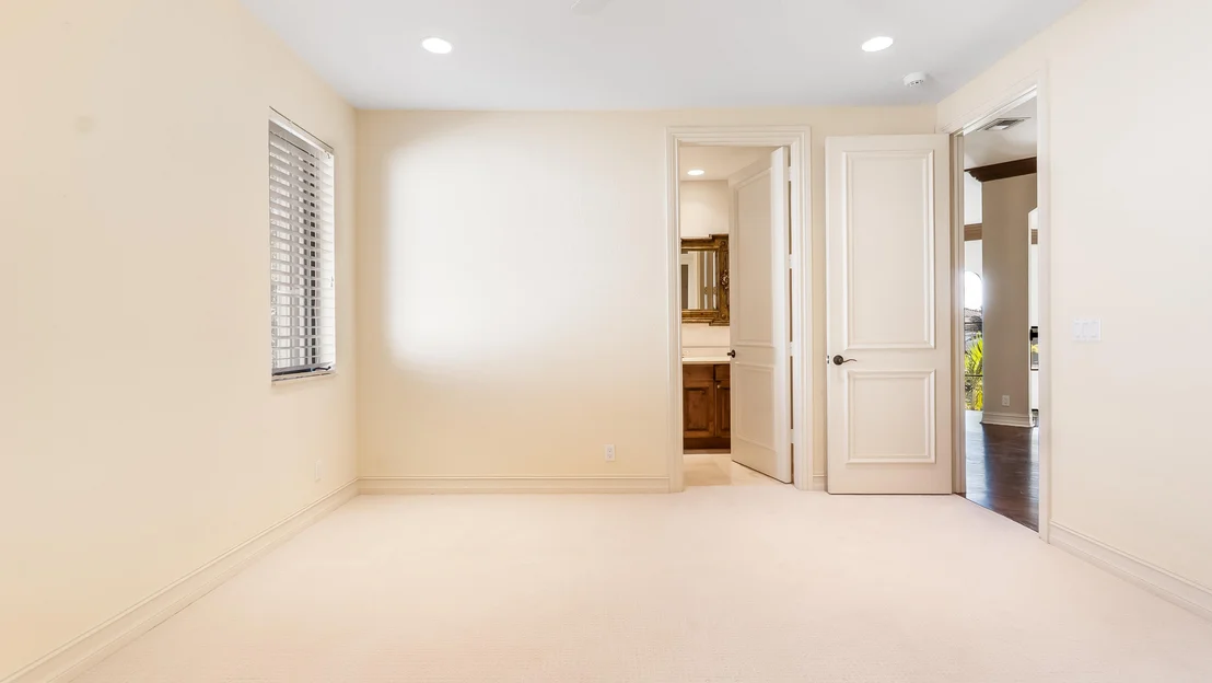 Photo of 17602 Middle Lake Drive