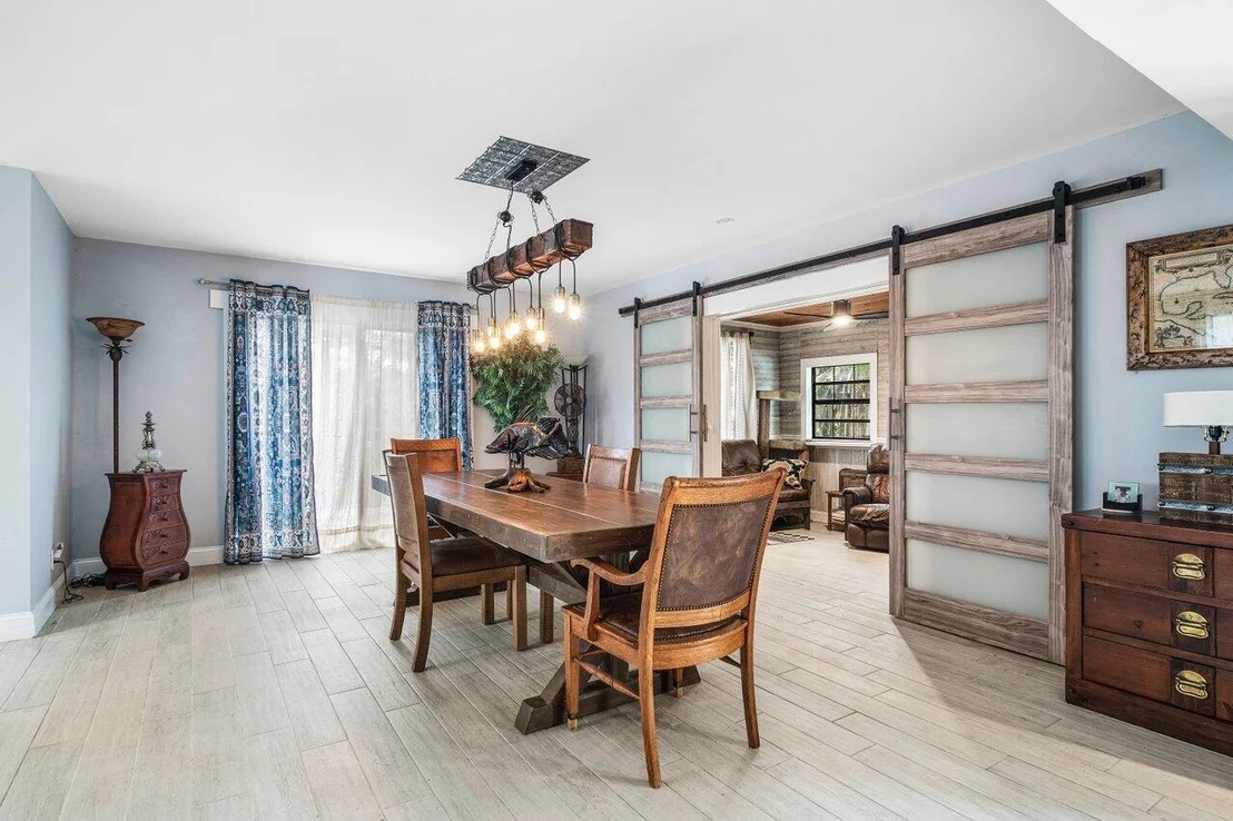 Photo of 17081 Mellen Lane