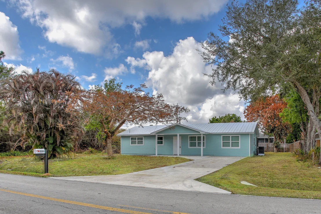 Photo of 5103 Sunset Boulevard