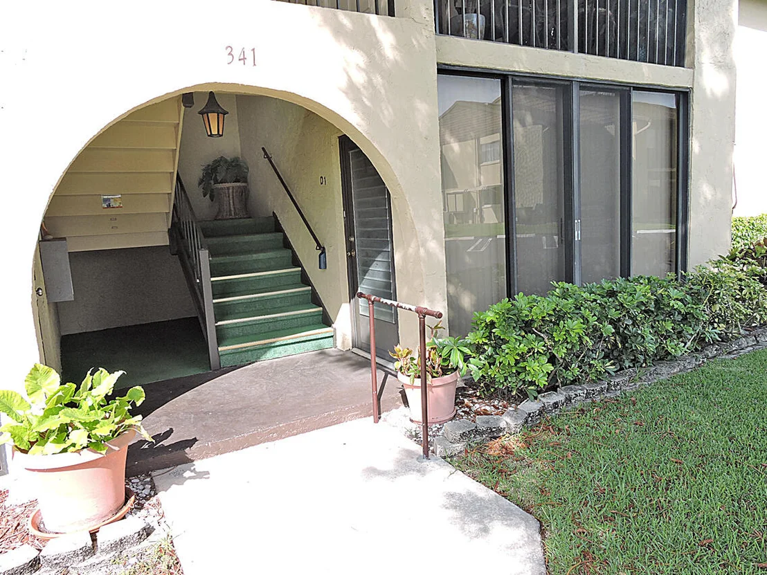 Photo of Unit D1 at 341 Pine Ridge Circle