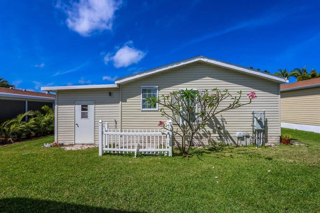 Photo of Unit 117 at 400 N A1a