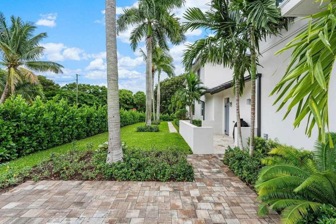 Photo of 217 Gulfstream Boulevard