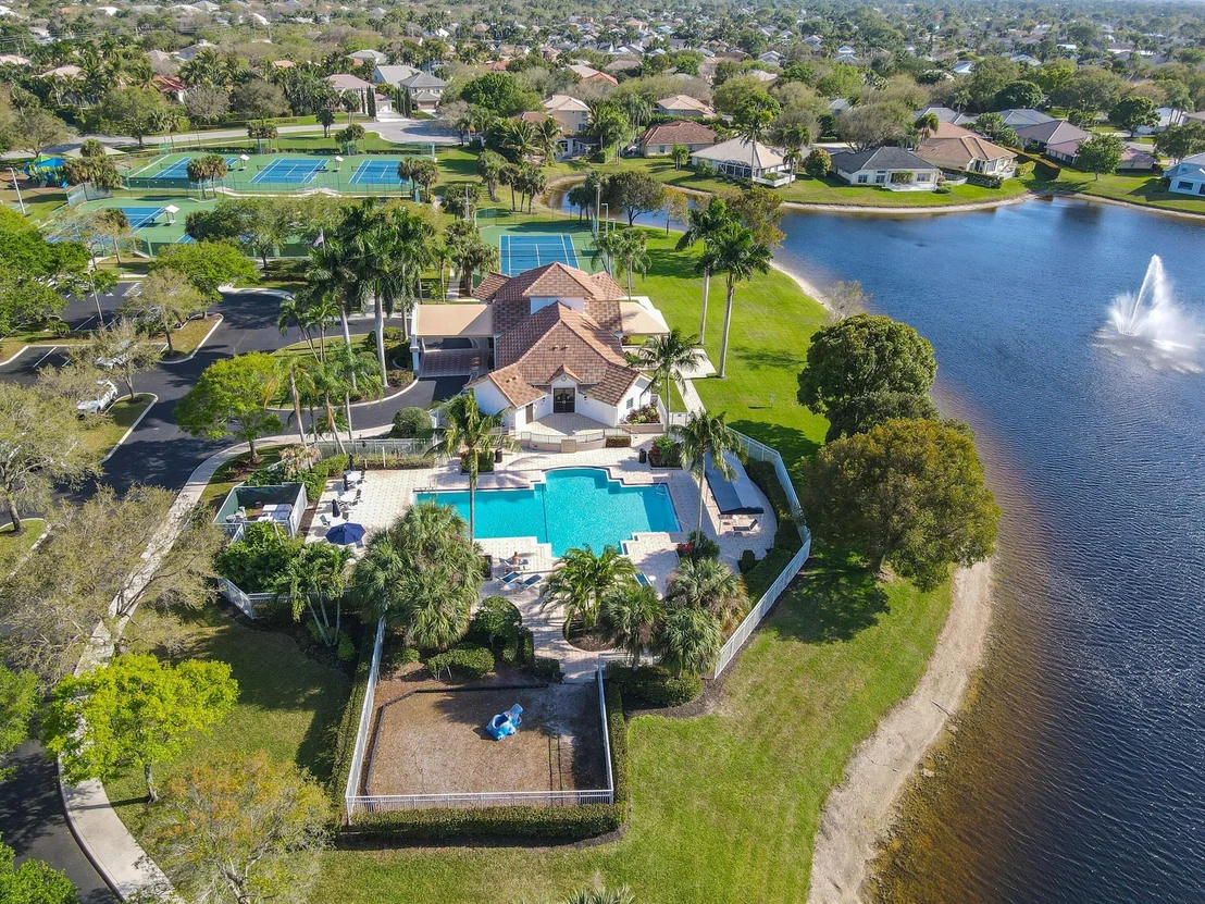 Photo of 1133 Egret Circle S