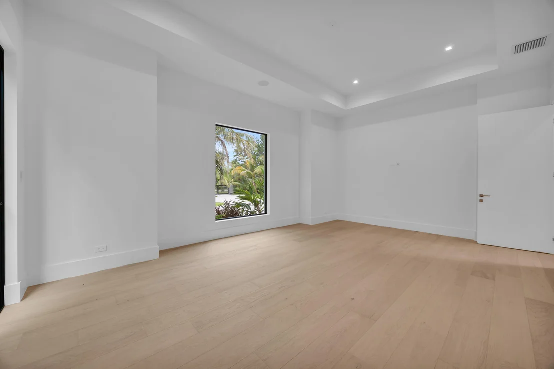 Photo of 19175 W Riverside Drive