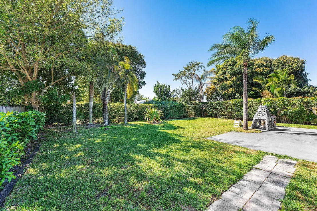 Photo of 838 NW 9th Way