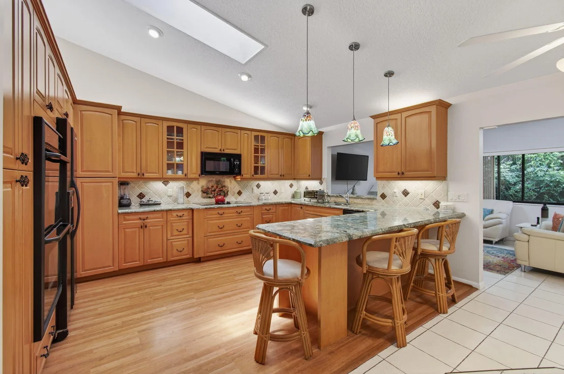 Photo of 2925 Riviera Drive