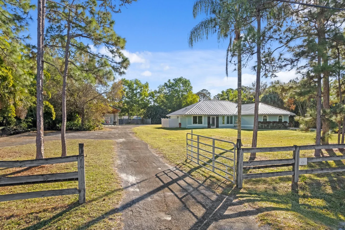 Photo of 17392 Mellen Lane
