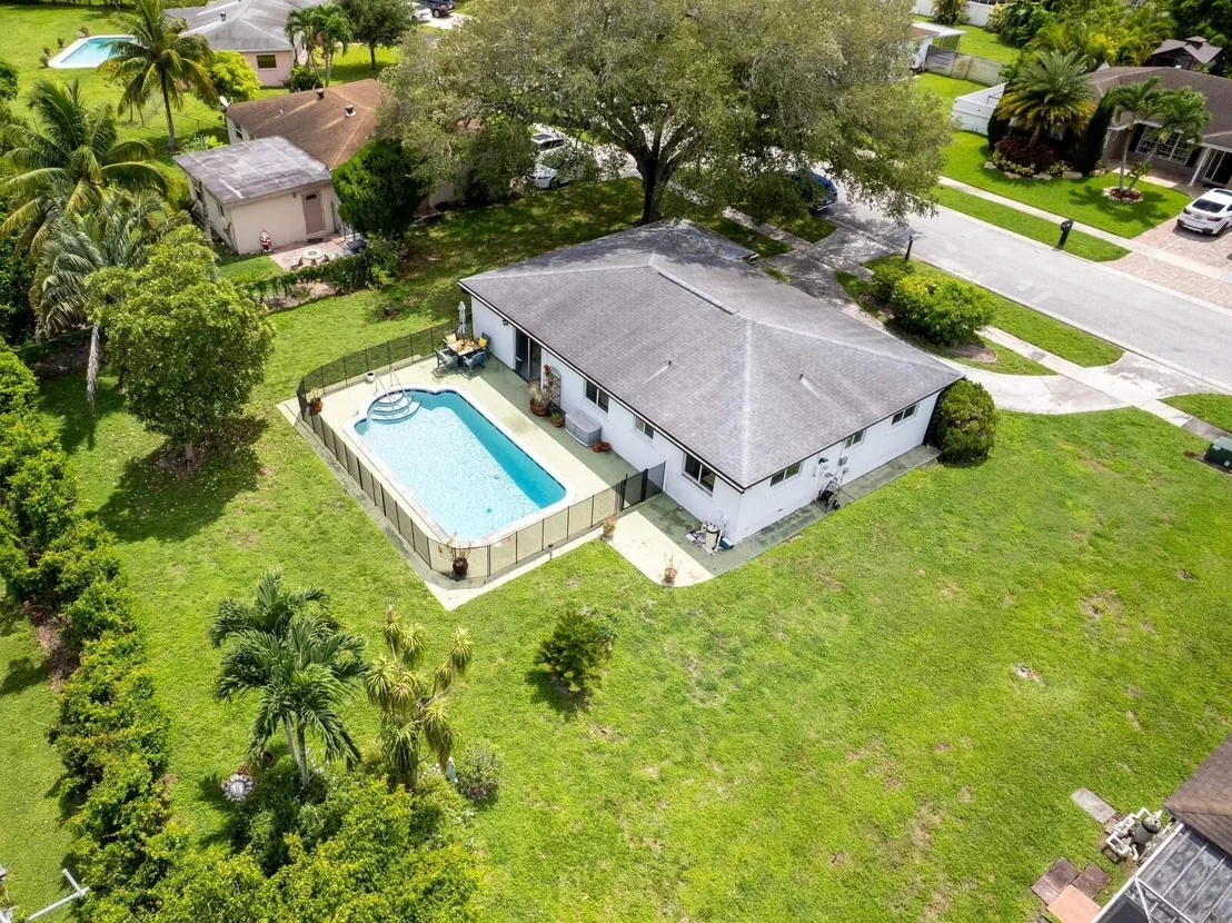 Photo of 4579 Addison Street