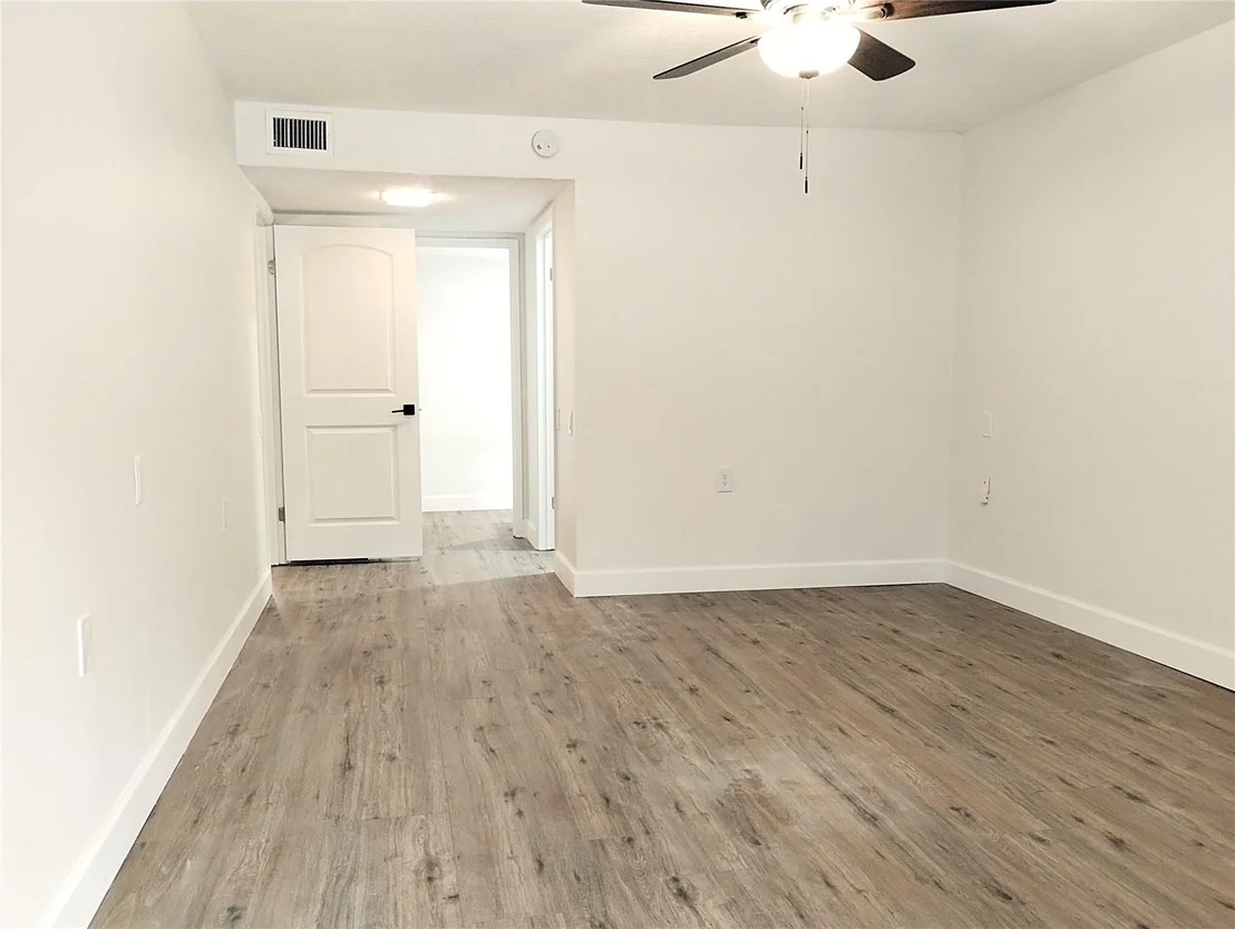 Photo of Unit E2 at 1201 Bahama Bend