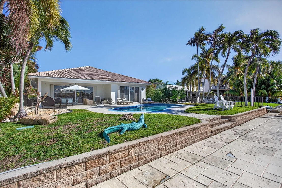 Photo of 513 S Riverside Drive