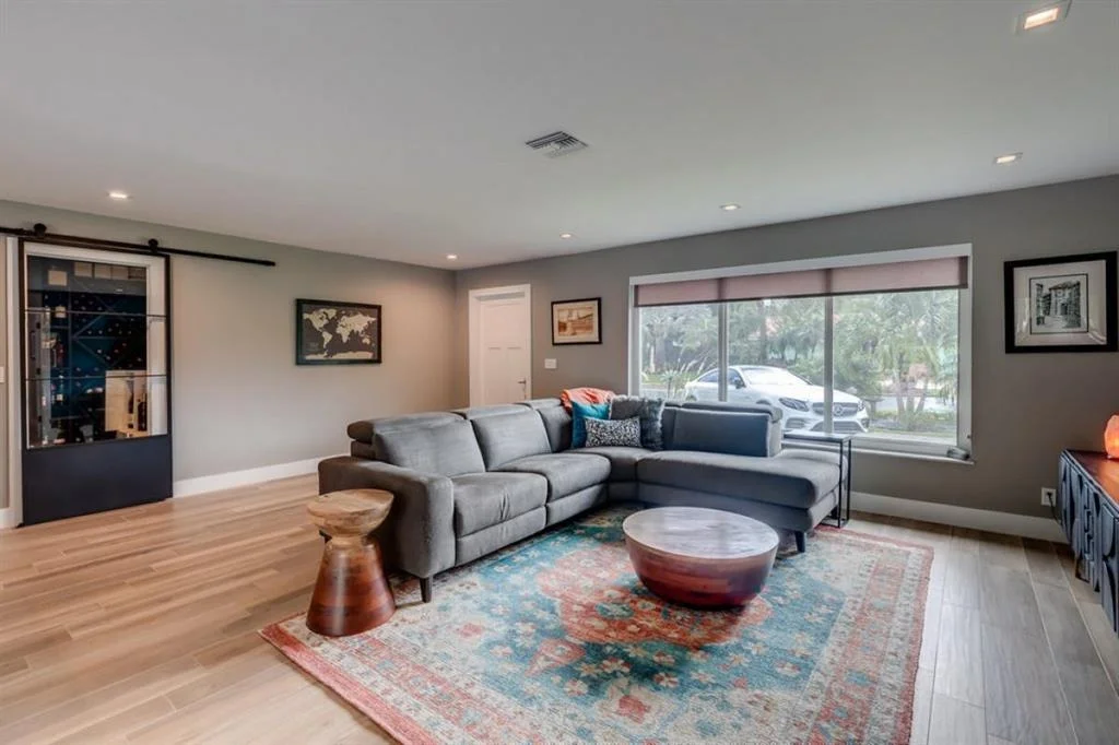 Photo of 611 Sunshine Drive