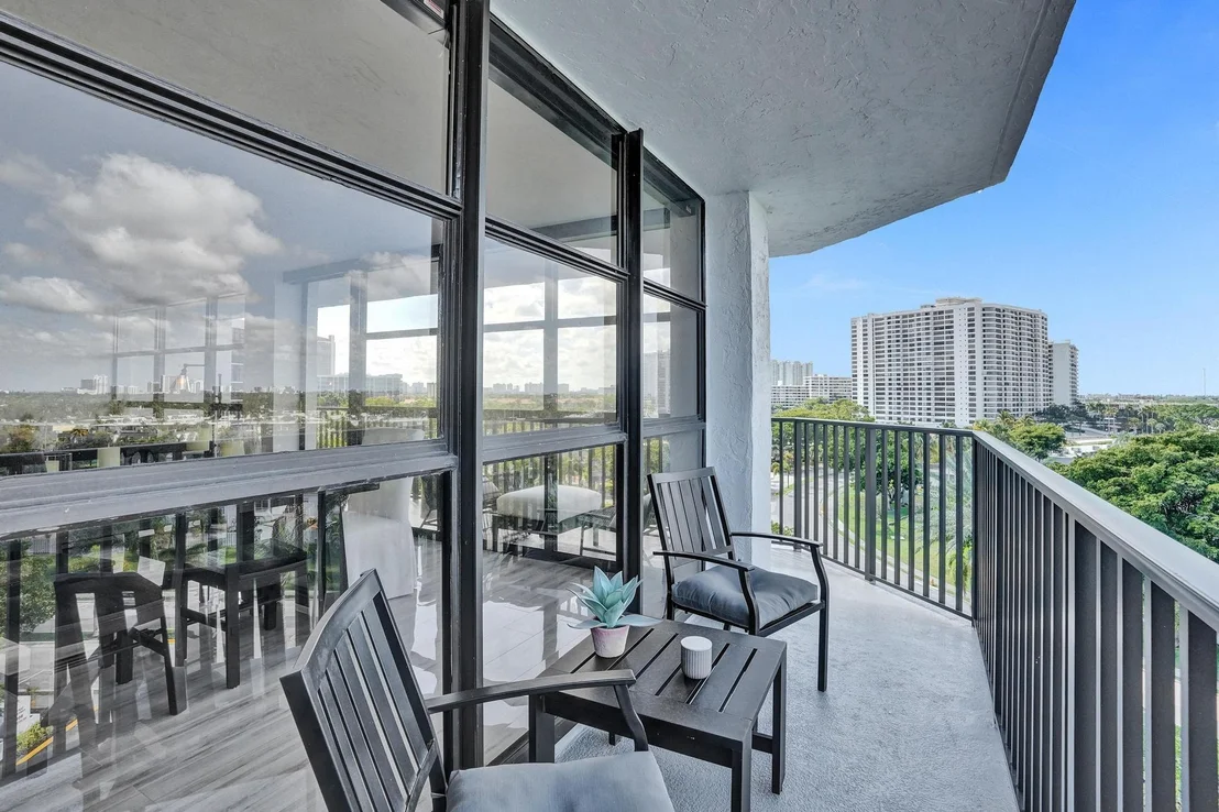 Photo of Unit 809 at 600 Parkview Drive