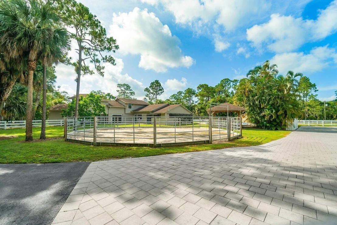 Photo of 2315 Deer Run Boulevard